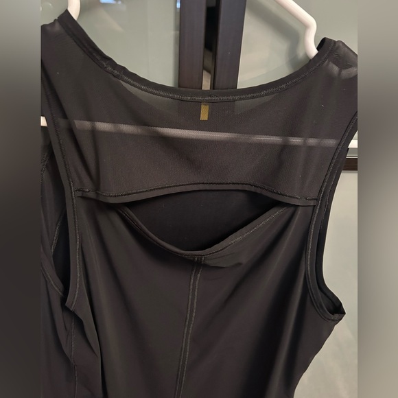 LULULEMON SCULPT TANK - size 8 - Picture 3 of 4